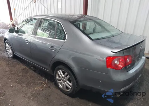 2007 Volkswagen Jetta Wolfsburg z USA, uszkodzony, nr VIN 3VWEG71KX7M198178